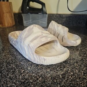 Adilette Adidas slippers for Men Size 9